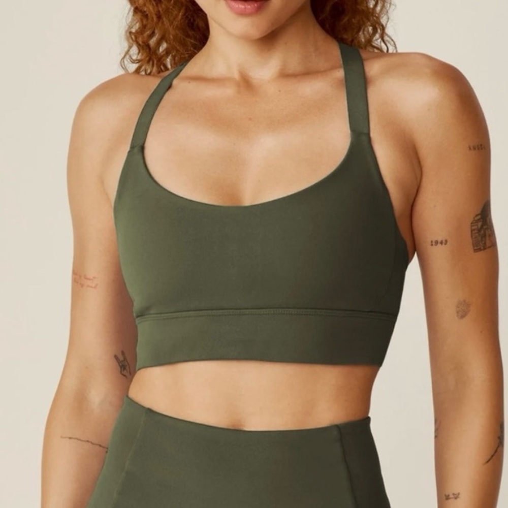 Beyond Yoga Power Beyond Strive Long Line Sports Bra Army Green Size XS